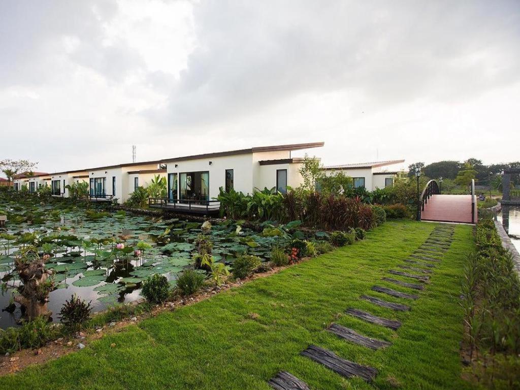 Bua Tara Resort Nong Prue Exterior foto