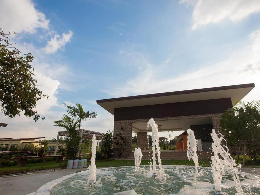 Bua Tara Resort Nong Prue Exterior foto